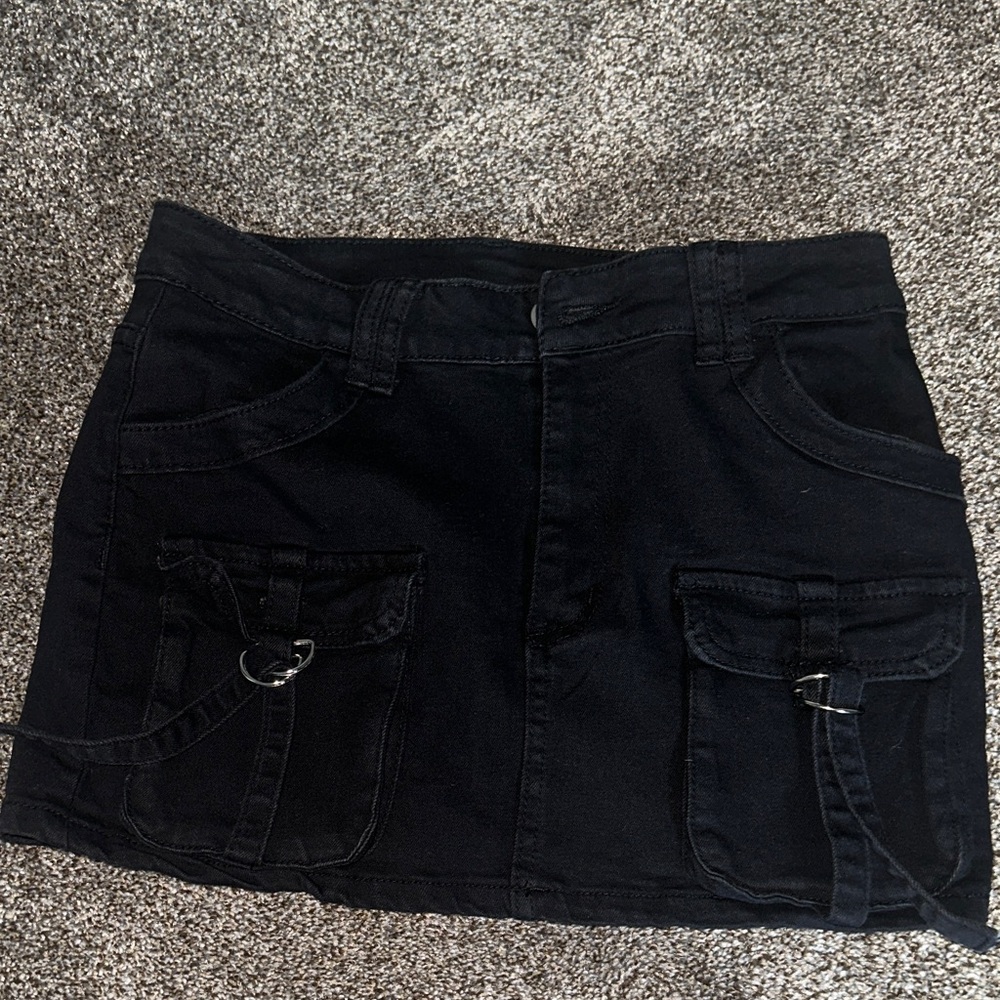 SHEIN Black Mini Skirt with Front Cargo Pockets